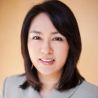 Dr. Julia  Lee