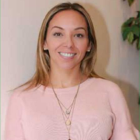 Dr. Lynnette  Acevedo