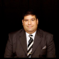 Dr. Gabriel  Ruiz