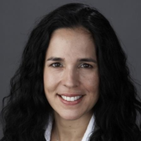 Dr. Thais Coelho Booms