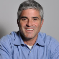 Dr. Camilo  Riano