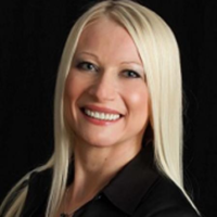 Dr. Ewa  Zoltek