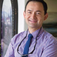 Dr. Arash  Qadeer