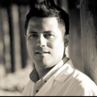 Dr. Alejandro  Echeverry