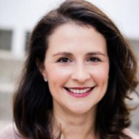 Dr. Beatriz  Robles