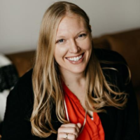 Dr. Sara E Thomas