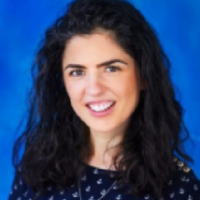Dr. Adela  Casa