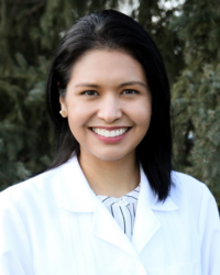 Dr. Alicia  Estrella