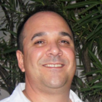 Dr. JUAN L ALVAREZ