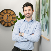 Dr. Kevin M Carbonell