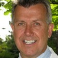 Dr. Robert D Hendry