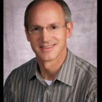 Dr. Robert D Kennemer