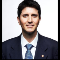 Dr. Alejandro  Arango