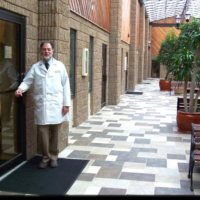 Dr. Alan J Chernick