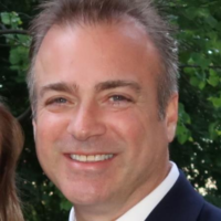 Dr. Robert W Schmitz