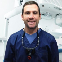 Dr. Howard  Listopad