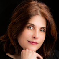 Dr. Daniela  Spector