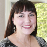 Dr. Kelly  Clauss