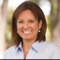 Dr. Alexia  Lucero