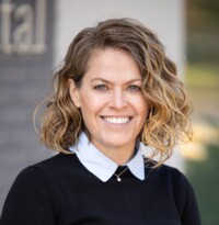 Dr. Anne M Allmann