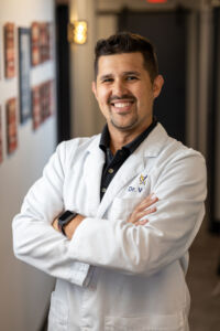 Dr. Juan Esteban Velez