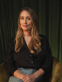 Dr. Samantha J Hollinger